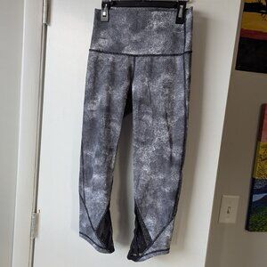 Lululemon Athletica Essential Rhythm Crop Leggings Capris Size 6